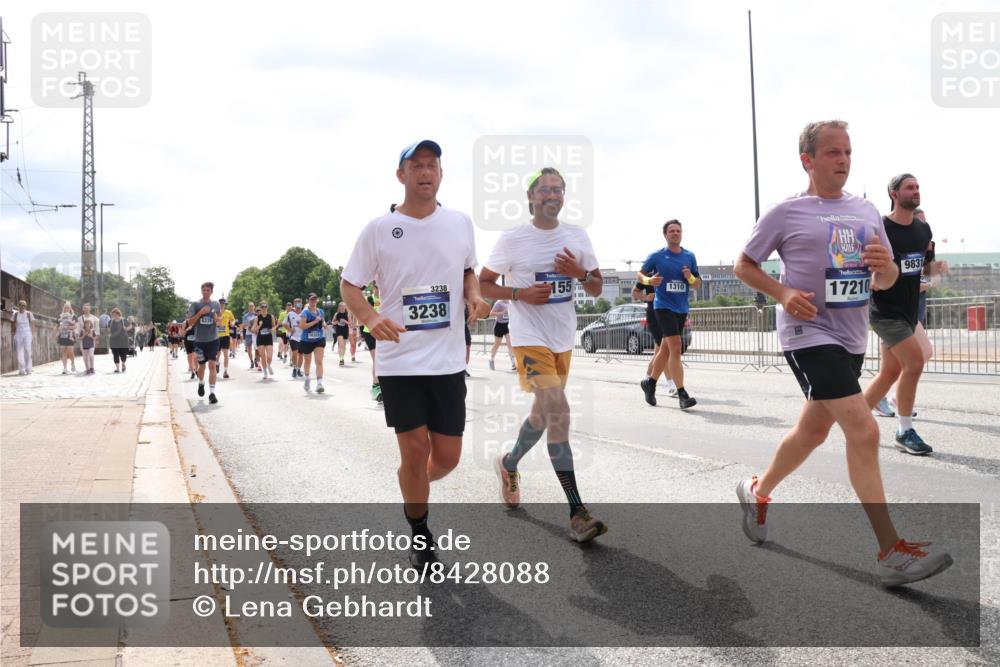 29.06.2025 - hella hamburg halbmarathon Lena Gebhardt http://msf.ph/oto/8428088 29.06.2025 10:43:43 Lombardsbrücke 6226, 3238, 3238, 155, 1310, 17210, 9831, 1023, 1026, 1095, 1155, 1306, 1310, 1400, 1459, 1816, 1878, 2073, 2733, 3238, 3288, 3329, 3390, 3597, 4056, 4367, 4627, 4866, 5001, 5192, 5201, 5214, 5293, 5370, 5720, 5890, 6012, 6036, 6096, 6226, 6334, 6440, 6895, 6931, 6971, 6973, 7197, 7205, 7206, 7489, 7504, 7872, 7926, 8000, 8058, 8135, 8233, 8408, 8504, 8870, 9073, 9639, 9641, 9704, 9831, 9879, 9976, 10083, 10097, 10200, 10202 meine-sportfotos.de