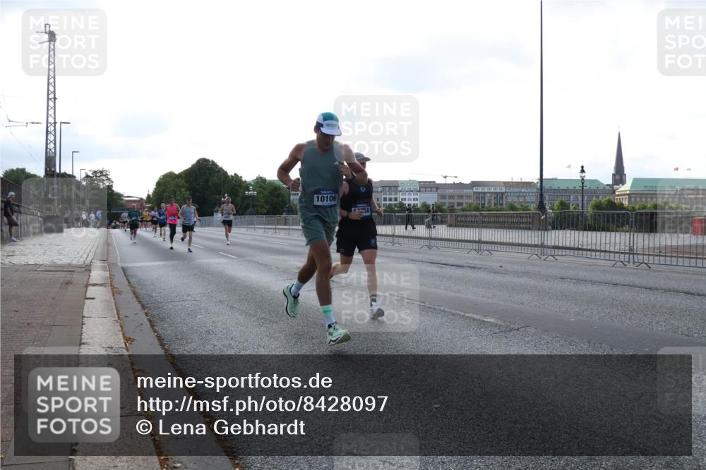 29.06.2025 - hella hamburg halbmarathon Lena Gebhardt http://msf.ph/oto/8428097 29.06.2025 09:44:19 Lombardsbrücke 10106, 17, 1122, 1953, 2483, 2879, 3075, 3189, 3379, 3968, 5308, 5344, 7231, 7793, 8376, 8975, 9047, 9079, 10106, 10173, 10222, 10655, 10790, 11150, 11877, 13383, 13606, 13779, 14828, 15576, 15655, 16118, 17258, 18699, 19114 meine-sportfotos.de