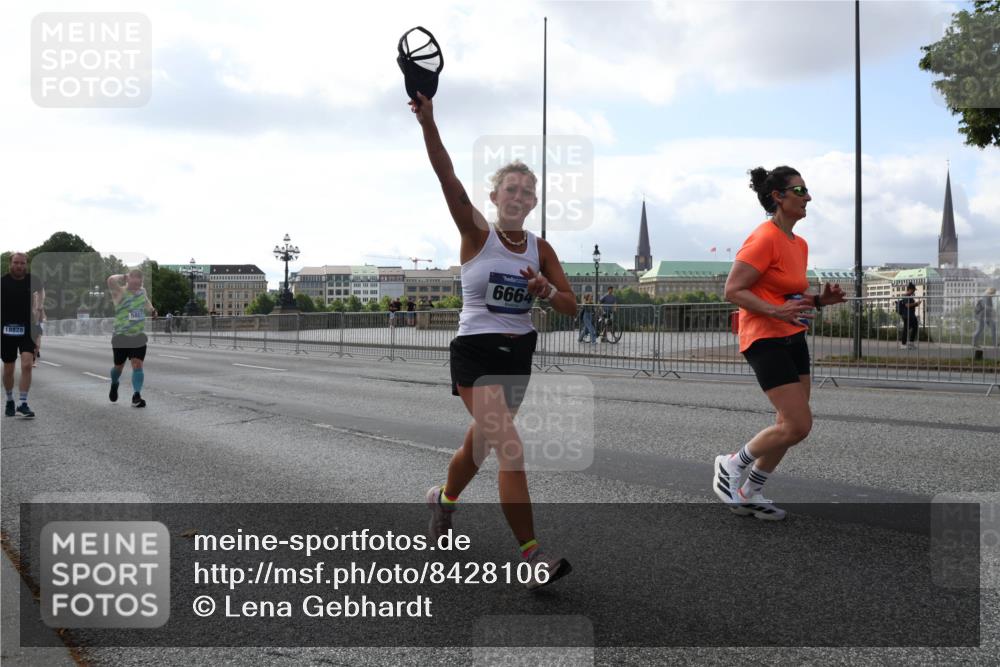 29.06.2025 - hella hamburg halbmarathon Lena Gebhardt http://msf.ph/oto/8428106 29.06.2025 10:06:48 Lombardsbrücke 18828, 6664, 1245, 1766, 1993, 4666, 5807, 5845, 5951, 6572, 6664, 7503, 8290, 8744, 8960, 9560, 10214, 10283, 10297, 10736, 10886, 12371, 12418, 12550, 13475, 13863, 14607, 15377, 15462, 15858, 16554, 16692, 16933, 17059, 17174, 17895, 18042, 18316, 18343, 18381, 18575, 18577, 18652, 18828, 18910, 18913 meine-sportfotos.de