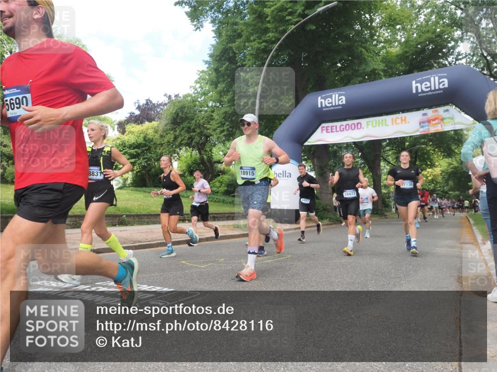 29.06.2025 - hella hamburg halbmarathon KatJ http://msf.ph/oto/8428116 29.06.2025 10:40:29 Zwischen KM18-KM19 1061, 1499, 1549, 2074, 4770, 6628, 6877, 6897 meine-sportfotos.de