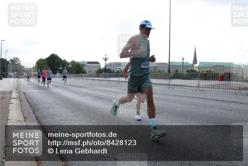 29.06.2025 - hella hamburg halbmarathon Lena Gebhardt http://msf.ph/oto/8428123 29.06.2025 09:44:19 Lombardsbrücke 10106, 1122, 1953, 2483, 2879, 3075, 3189, 3379, 3968, 5308, 5344, 7231, 7793, 8376, 8975, 9047, 9079, 10106, 10173, 10222, 10655, 10790, 11150, 11877, 13383, 13606, 13779, 14828, 15576, 15655, 16118, 17258, 18699, 19114 meine-sportfotos.de
