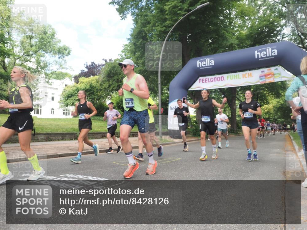 29.06.2025 - hella hamburg halbmarathon KatJ http://msf.ph/oto/8428126 29.06.2025 10:40:29 Zwischen KM18-KM19 1061, 1499, 1549, 2074, 4770, 6628, 6877, 6897 meine-sportfotos.de