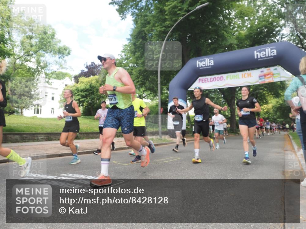 29.06.2025 - hella hamburg halbmarathon KatJ http://msf.ph/oto/8428128 29.06.2025 10:40:29 Zwischen KM18-KM19 1061, 1499, 1549, 2074, 4770, 6628, 6877, 6897 meine-sportfotos.de
