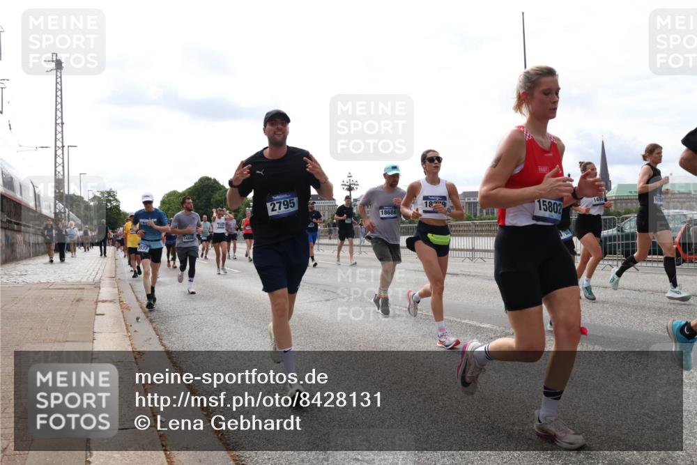 29.06.2025 - hella hamburg halbmarathon Lena Gebhardt http://msf.ph/oto/8428131 29.06.2025 10:19:34 Lombardsbrücke 14808, 2795, 18686, 189, 15802, 1145, 1332, 1534, 1708, 1718, 1755, 2017, 2311, 2357, 2405, 2441, 2589, 2795, 2812, 2895, 2918, 2993, 2995, 3446, 3678, 4108, 4110, 4170, 4562, 4570, 4722, 4979, 5034, 5035, 5080, 5098, 5123, 5178, 5251, 5429, 5449, 5849, 5878, 6444, 6477, 6482, 6542, 6796, 6797, 6872, 6874, 6939, 7143, 7248, 7249, 7836, 7917, 8146, 8427, 8537, 8575, 8761, 8778, 9252, 9652, 9856, 10039, 10124, 10129, 10349, 10540, 10594 meine-sportfotos.de