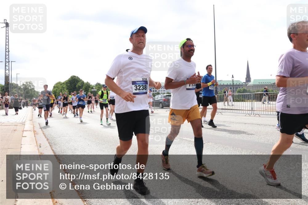 29.06.2025 - hella hamburg halbmarathon Lena Gebhardt http://msf.ph/oto/8428135 29.06.2025 10:43:43 Lombardsbrücke 1226, 7197, 3238, 3238, 70, 1310, 1023, 1026, 1095, 1155, 1306, 1310, 1400, 1459, 1816, 1878, 2073, 2733, 3238, 3288, 3329, 3390, 3597, 4056, 4367, 4627, 4866, 5001, 5192, 5201, 5214, 5293, 5370, 5720, 5890, 6012, 6036, 6096, 6226, 6334, 6440, 6895, 6931, 6971, 6973, 7197, 7205, 7206, 7489, 7504, 7872, 7926, 8000, 8058, 8135, 8233, 8408, 8504, 8870, 9073, 9639, 9641, 9704, 9831, 9879, 9976, 10083, 10097, 10200, 10202 meine-sportfotos.de