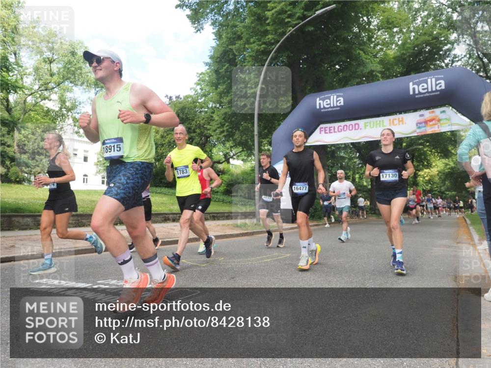 29.06.2025 - hella hamburg halbmarathon KatJ http://msf.ph/oto/8428138 29.06.2025 10:40:29 Zwischen KM18-KM19 1061, 1499, 1549, 2074, 4770, 6628, 6877, 6897 meine-sportfotos.de