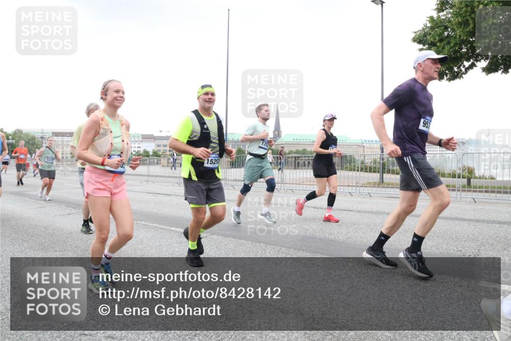 29.06.2025 - hella hamburg halbmarathon Lena Gebhardt http://msf.ph/oto/8428142 29.06.2025 10:53:51 Lombardsbrücke 1529, 953, 1017, 1263, 1340, 1687, 1709, 1744, 1753, 1789, 1900, 1906, 1984, 2065, 2079, 2372, 2429, 2600, 2761, 2854, 3055, 3079, 3187, 3188, 3226, 3249, 3465, 3467, 3557, 4323, 4595, 4685, 4801, 4838, 5430, 5562, 5804, 5815, 5856, 5857, 5898, 5964, 6039, 6041, 6044, 6192, 6273, 6306, 6468, 6583, 6913, 6988, 6996, 7039, 7068, 7537, 7611, 7614, 7876, 7890, 8189, 8515, 8906, 8924, 9077, 9138, 9456, 9503, 9531, 9572, 9685, 9771, 9785, 10175, 11390 meine-sportfotos.de