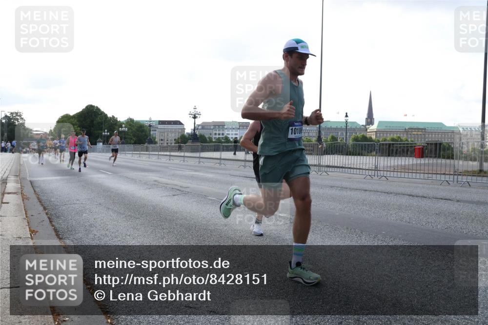 29.06.2025 - hella hamburg halbmarathon Lena Gebhardt http://msf.ph/oto/8428151 29.06.2025 09:44:19 Lombardsbrücke 10106, 1122, 1953, 2483, 2879, 3075, 3189, 3379, 3968, 5308, 5344, 7231, 7793, 8376, 8975, 9047, 9079, 10106, 10173, 10222, 10655, 10790, 11150, 11877, 13383, 13606, 13779, 14828, 15576, 15655, 16118, 17258, 18699, 19114 meine-sportfotos.de
