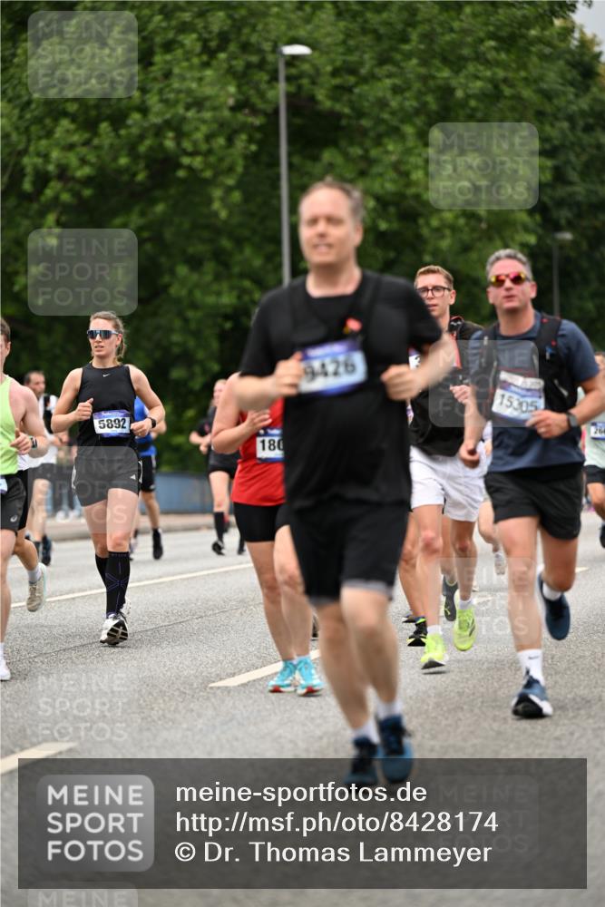 29.06.2025 - hella hamburg halbmarathon Dr. Thomas Lammeyer http://msf.ph/oto/8428174 29.06.2025 10:51:06 Kennedybrücke 1004, 1033, 1100, 1104, 1371, 1375, 1429, 1837, 1867, 1868, 1924, 1961, 1999, 2423, 2662, 2665, 2697, 2773, 2813, 3410, 3896, 4104, 4306, 4317, 4448, 4483, 5635, 5769, 5770, 5854, 5892, 6392, 6485, 6623, 7073, 7268, 7364, 7368, 7374, 7430, 7431, 8010, 8047, 8486, 8706, 9120, 9121, 9337, 9426, 9445, 9774, 9949, 10327, 10329, 11361, 11408 meine-sportfotos.de