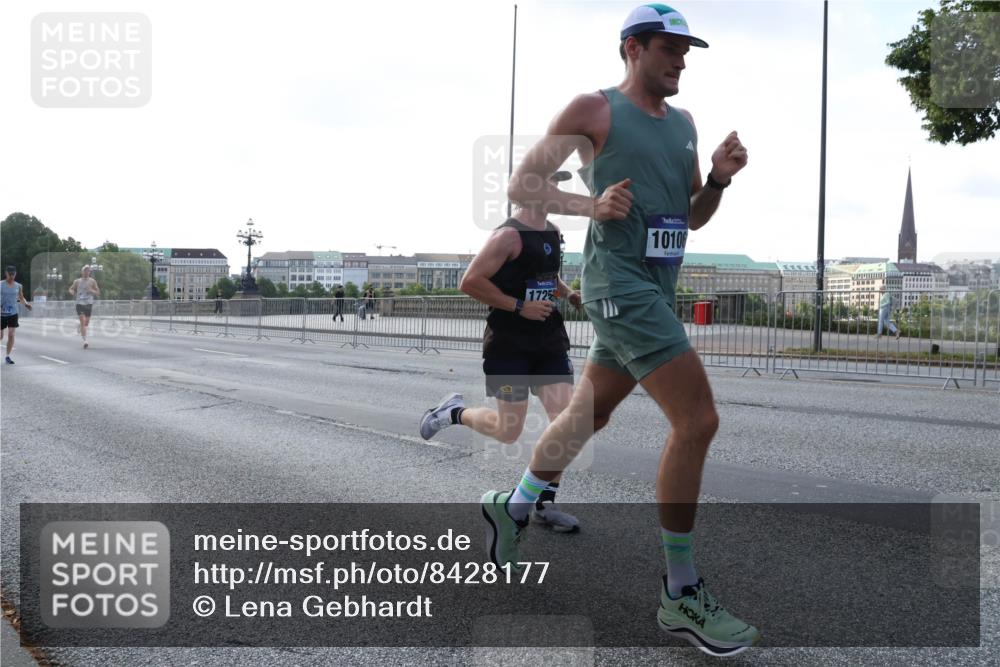 29.06.2025 - hella hamburg halbmarathon Lena Gebhardt http://msf.ph/oto/8428177 29.06.2025 09:44:19 Lombardsbrücke 1725, 1010, 1122, 1953, 2483, 2879, 3075, 3189, 3379, 3968, 5308, 5344, 7231, 7793, 8376, 8975, 9047, 9079, 10106, 10173, 10222, 10655, 10790, 11150, 11877, 13383, 13606, 13779, 14828, 15576, 15655, 16118, 17258, 18699, 19114 meine-sportfotos.de