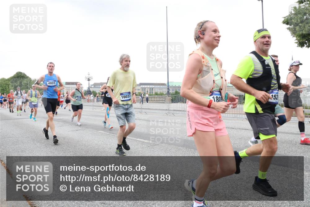 29.06.2025 - hella hamburg halbmarathon Lena Gebhardt http://msf.ph/oto/8428189 29.06.2025 10:53:52 Lombardsbrücke 4801, 16037, 180, 152, 1017, 1263, 1340, 1687, 1709, 1744, 1753, 1779, 1789, 1906, 1984, 2065, 2079, 2372, 2429, 2600, 2761, 2854, 3055, 3079, 3187, 3188, 3226, 3249, 3465, 3467, 3557, 4323, 4595, 4685, 4801, 4838, 5430, 5562, 5804, 5815, 5856, 5857, 5898, 5964, 6039, 6041, 6044, 6192, 6273, 6306, 6468, 6583, 6913, 6988, 6996, 7039, 7068, 7537, 7611, 7614, 7876, 7890, 8189, 8924, 9077, 9138, 9203, 9456, 9503, 9531, 9572, 9685, 9771, 9785, 11390 meine-sportfotos.de