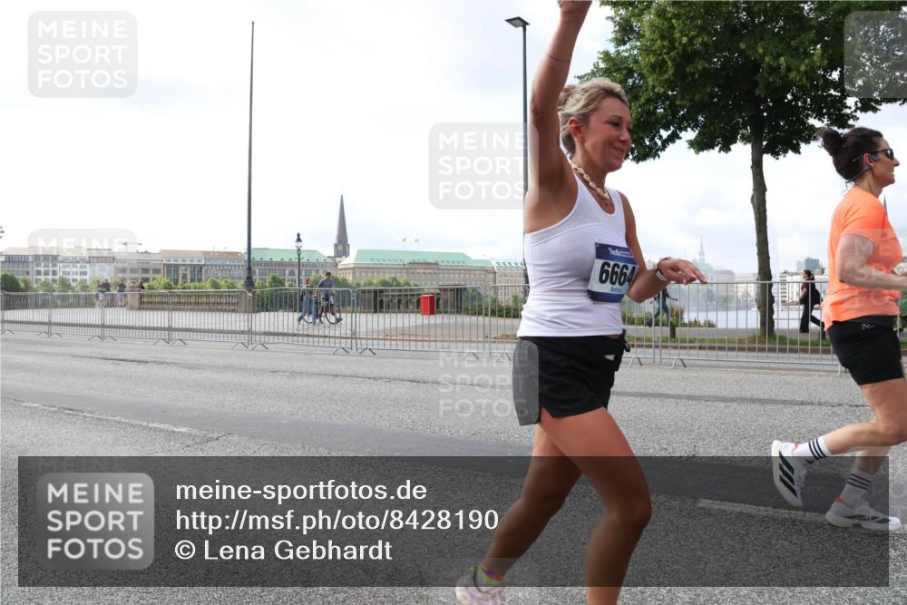 29.06.2025 - hella hamburg halbmarathon Lena Gebhardt http://msf.ph/oto/8428190 29.06.2025 10:06:49 Lombardsbrücke 6664, 1245, 1766, 1993, 4666, 5807, 5845, 5951, 6572, 6664, 7503, 8290, 8744, 8960, 9560, 10214, 10283, 10297, 10736, 10886, 12371, 12418, 12550, 13475, 14607, 15377, 15462, 15858, 16554, 16692, 16933, 17059, 17174, 17895, 18042, 18316, 18343, 18381, 18575, 18577, 18652, 18828, 18910, 18913 meine-sportfotos.de