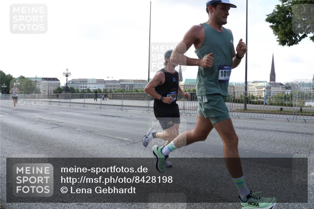 29.06.2025 - hella hamburg halbmarathon Lena Gebhardt http://msf.ph/oto/8428198 29.06.2025 09:44:19 Lombardsbrücke 17, 1010, 1122, 1953, 2483, 2879, 3075, 3189, 3379, 3968, 5308, 5344, 7231, 7793, 8376, 8975, 9047, 9079, 10106, 10173, 10222, 10655, 10790, 11150, 11877, 13383, 13606, 13779, 14828, 15576, 15655, 16118, 17258, 18699, 19114 meine-sportfotos.de