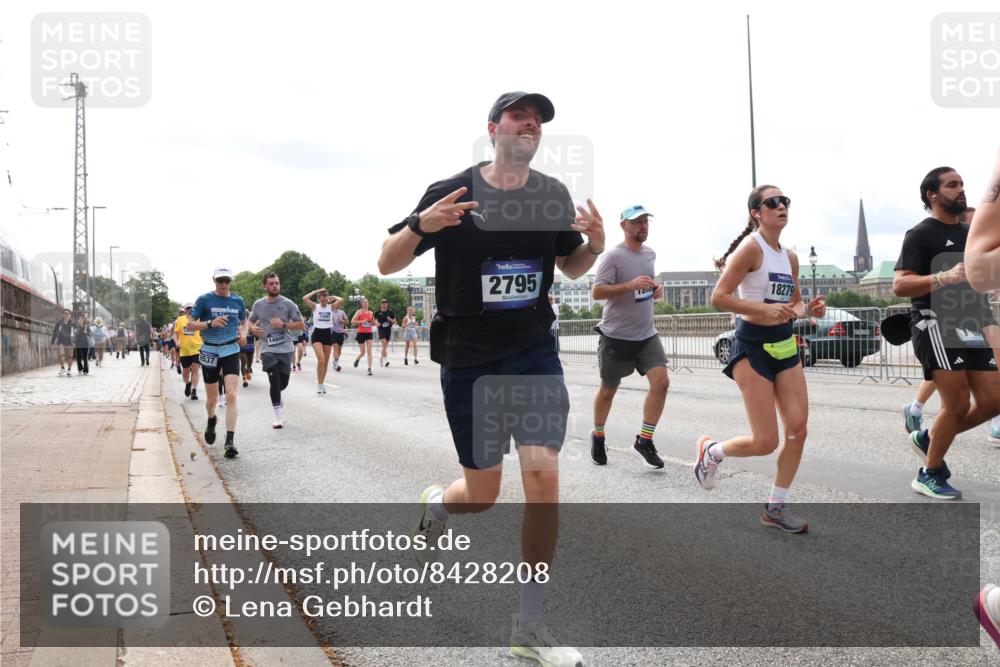29.06.2025 - hella hamburg halbmarathon Lena Gebhardt http://msf.ph/oto/8428208 29.06.2025 10:19:35 Lombardsbrücke 537, 70, 31, 14808, 2795, 18279, 1145, 1332, 1534, 1708, 1718, 1755, 2017, 2311, 2357, 2405, 2441, 2589, 2795, 2812, 2895, 2918, 2993, 2995, 3446, 3678, 4108, 4110, 4170, 4562, 4570, 4722, 4979, 5034, 5035, 5080, 5098, 5123, 5178, 5251, 5429, 5449, 5849, 5878, 6444, 6477, 6482, 6542, 6796, 6797, 6872, 6874, 6939, 7143, 7248, 7249, 7836, 7917, 8146, 8427, 8537, 8575, 8761, 8778, 9252, 9652, 9856, 10039, 10124, 10129, 10349, 10540, 10594 meine-sportfotos.de