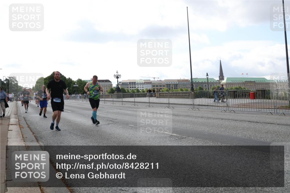 29.06.2025 - hella hamburg halbmarathon Lena Gebhardt http://msf.ph/oto/8428211 29.06.2025 10:06:49 Lombardsbrücke 18381, 18828, 5807, 1245, 1766, 1993, 4666, 5807, 5845, 5951, 6572, 6664, 7503, 8290, 8744, 8960, 9560, 10214, 10283, 10297, 10736, 10886, 12371, 12418, 12550, 13475, 14607, 15377, 15462, 15858, 16554, 16692, 16933, 17059, 17174, 17895, 18042, 18316, 18343, 18381, 18575, 18577, 18652, 18828, 18910, 18913 meine-sportfotos.de