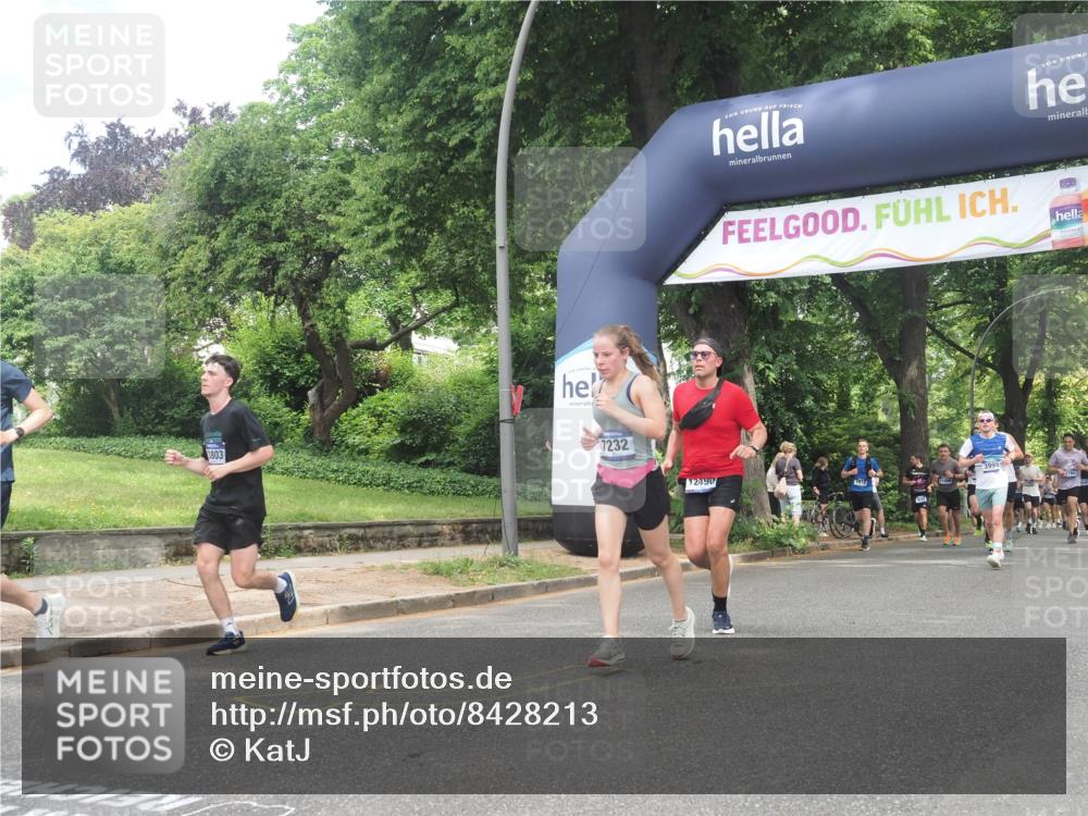 29.06.2025 - hella hamburg halbmarathon KatJ http://msf.ph/oto/8428213 29.06.2025 10:40:33 Zwischen KM18-KM19 1499, 2074, 3999, 6877, 6897, 7232 meine-sportfotos.de