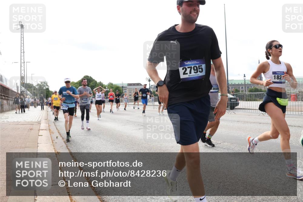 29.06.2025 - hella hamburg halbmarathon Lena Gebhardt http://msf.ph/oto/8428236 29.06.2025 10:19:35 Lombardsbrücke 14808, 13562, 2795, 8686, 182, 1145, 1332, 1534, 1708, 1718, 1755, 2017, 2311, 2357, 2405, 2441, 2589, 2795, 2812, 2895, 2918, 2993, 2995, 3446, 3678, 4108, 4110, 4170, 4562, 4570, 4722, 4979, 5034, 5035, 5080, 5098, 5123, 5178, 5251, 5429, 5449, 5849, 5878, 6444, 6477, 6482, 6542, 6796, 6797, 6872, 6874, 6939, 7143, 7248, 7249, 7836, 7917, 8146, 8427, 8537, 8575, 8761, 8778, 9252, 9652, 9856, 10039, 10124, 10129, 10349, 10540, 10594 meine-sportfotos.de