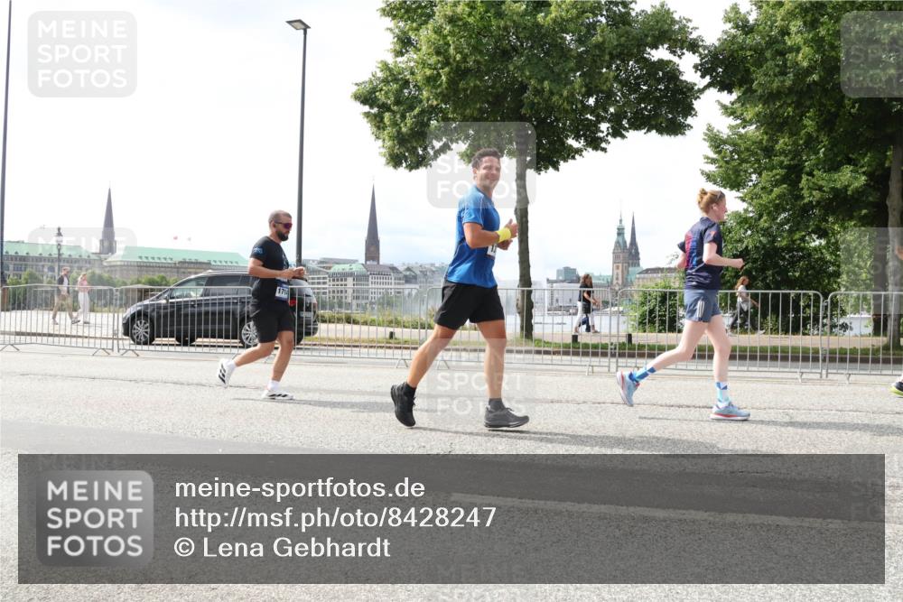 29.06.2025 - hella hamburg halbmarathon Lena Gebhardt http://msf.ph/oto/8428247 29.06.2025 10:43:45 Lombardsbrücke 1714, 1023, 1026, 1095, 1155, 1306, 1310, 1400, 1459, 1816, 1878, 2073, 2733, 3238, 3288, 3329, 3390, 3597, 4056, 4367, 4627, 4636, 4866, 5001, 5192, 5201, 5214, 5293, 5370, 5720, 5890, 5902, 5905, 6012, 6036, 6096, 6226, 6334, 6440, 6895, 6931, 6971, 6973, 7197, 7205, 7206, 7489, 7504, 7926, 8000, 8058, 8135, 8233, 8408, 8504, 8870, 9073, 9639, 9641, 9704, 9831, 9879, 10083, 10097, 10200, 10202 meine-sportfotos.de
