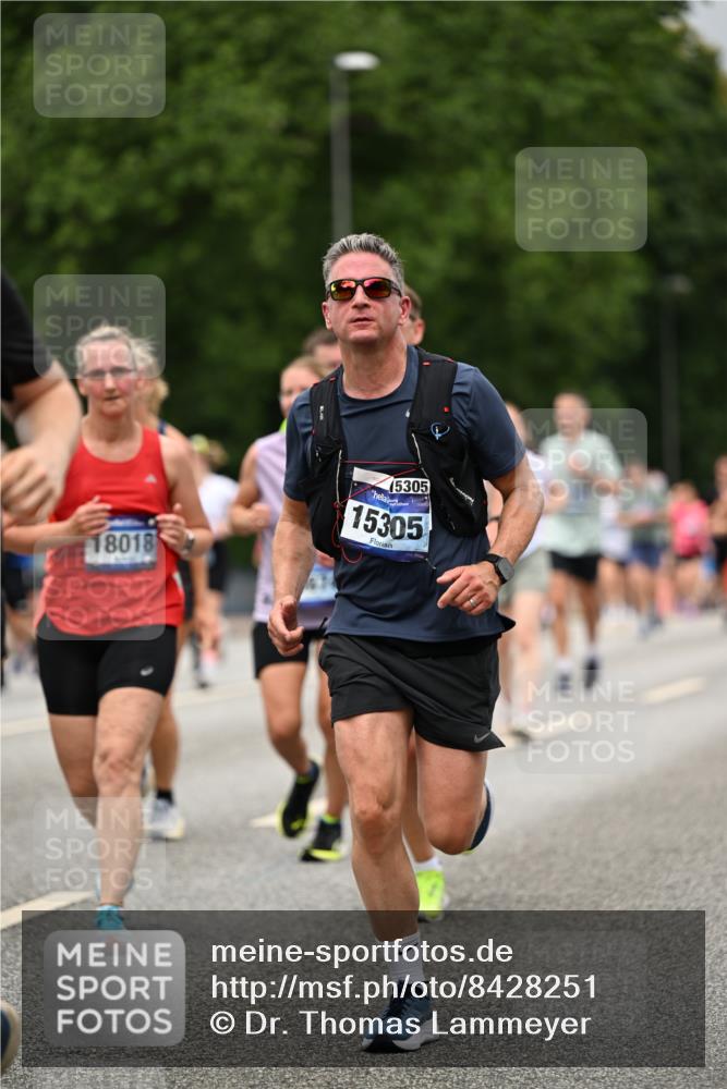 29.06.2025 - hella hamburg halbmarathon Dr. Thomas Lammeyer http://msf.ph/oto/8428251 29.06.2025 10:51:08 Kennedybrücke 1004, 1033, 1100, 1104, 1371, 1375, 1429, 1608, 1837, 1961, 1999, 2423, 2662, 2665, 2697, 2773, 2813, 3410, 3896, 4104, 4306, 4317, 4448, 4483, 5635, 5697, 5769, 5770, 5854, 5892, 6392, 6485, 6623, 7073, 7268, 7364, 7368, 7374, 7430, 7431, 8010, 8047, 8486, 8706, 8967, 9120, 9121, 9337, 9426, 9774, 9949, 10329, 11160, 11361, 11408 meine-sportfotos.de