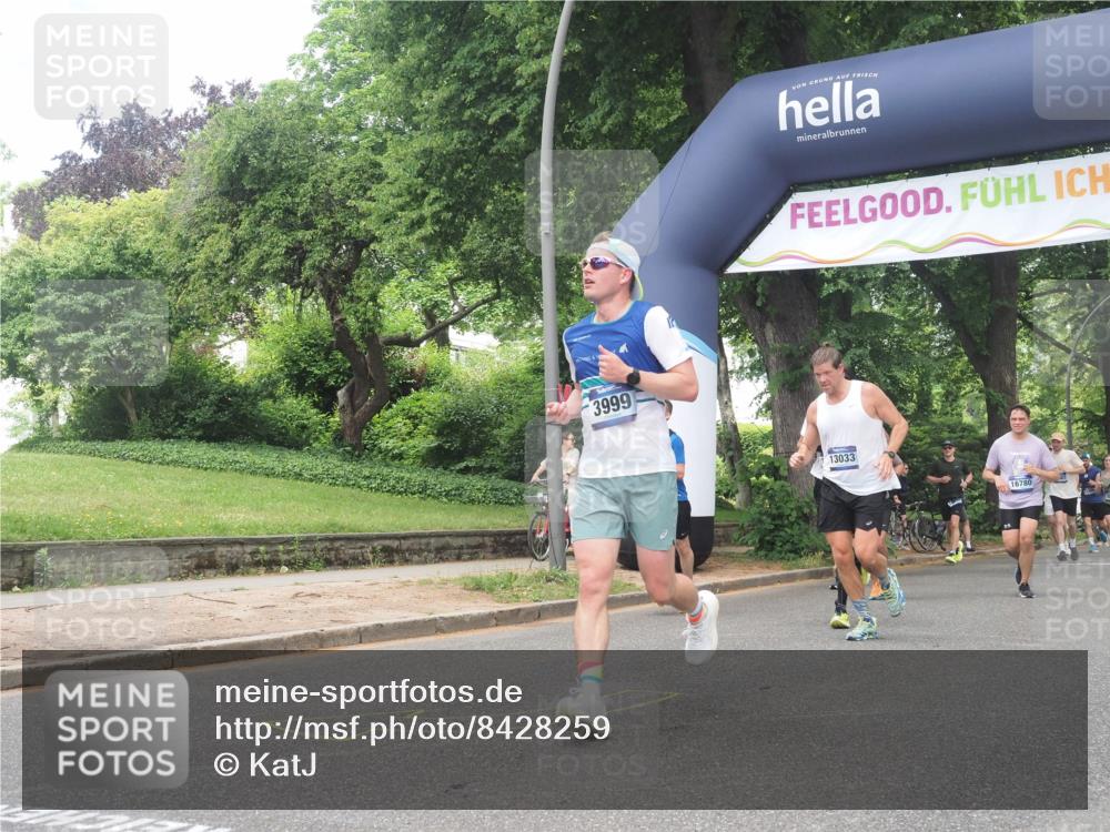 29.06.2025 - hella hamburg halbmarathon KatJ http://msf.ph/oto/8428259 29.06.2025 10:40:36 Zwischen KM18-KM19 3999, 6877, 7232 meine-sportfotos.de