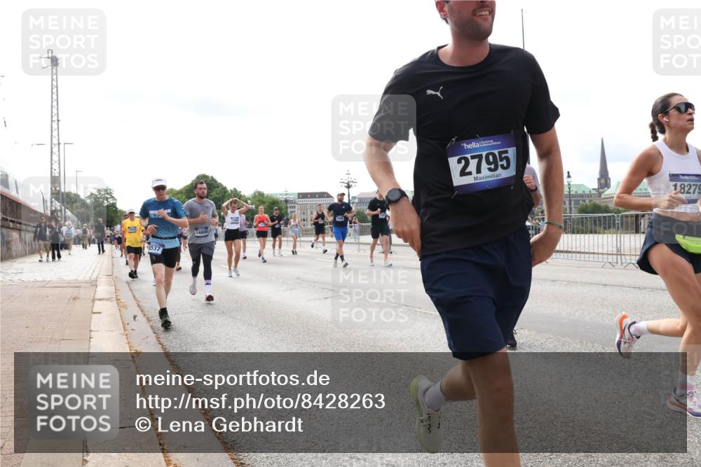 29.06.2025 - hella hamburg halbmarathon Lena Gebhardt http://msf.ph/oto/8428263 29.06.2025 10:19:35 Lombardsbrücke 14808, 2795, 18275, 1145, 1332, 1534, 1708, 1718, 1755, 2017, 2311, 2357, 2405, 2441, 2589, 2795, 2812, 2895, 2918, 2993, 2995, 3446, 3678, 4108, 4110, 4170, 4562, 4570, 4722, 4979, 5034, 5035, 5080, 5098, 5123, 5178, 5251, 5429, 5449, 5849, 5878, 6444, 6477, 6482, 6542, 6796, 6797, 6872, 6874, 6939, 7143, 7248, 7249, 7836, 7917, 8146, 8427, 8537, 8575, 8761, 8778, 9252, 9652, 9856, 10039, 10124, 10129, 10349, 10540, 10594 meine-sportfotos.de