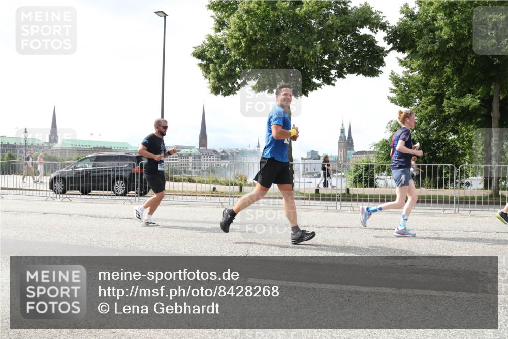 29.06.2025 - hella hamburg halbmarathon Lena Gebhardt http://msf.ph/oto/8428268 29.06.2025 10:43:45 Lombardsbrücke 1023, 1026, 1095, 1155, 1306, 1310, 1400, 1459, 1816, 1878, 2073, 2733, 3238, 3288, 3329, 3390, 3597, 4056, 4367, 4627, 4636, 4866, 5001, 5192, 5201, 5214, 5293, 5370, 5720, 5890, 5902, 5905, 6012, 6036, 6096, 6226, 6334, 6440, 6895, 6931, 6971, 6973, 7197, 7205, 7206, 7489, 7504, 7926, 8000, 8058, 8135, 8233, 8408, 8504, 8870, 9073, 9639, 9641, 9704, 9831, 9879, 10083, 10097, 10200, 10202 meine-sportfotos.de