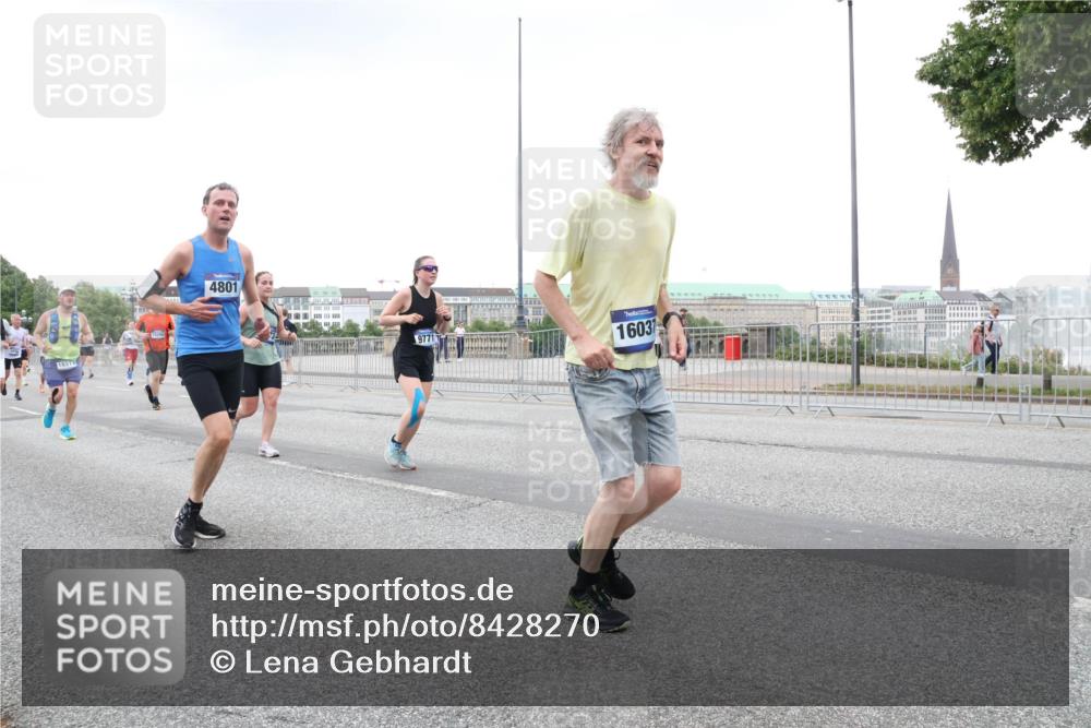 29.06.2025 - hella hamburg halbmarathon Lena Gebhardt http://msf.ph/oto/8428270 29.06.2025 10:53:53 Lombardsbrücke 16313, 4801, 9771, 1603, 1017, 1263, 1340, 1687, 1709, 1744, 1753, 1779, 1789, 1984, 2079, 2372, 2429, 2600, 2761, 2854, 3055, 3079, 3187, 3188, 3226, 3249, 3465, 3467, 3557, 4323, 4595, 4685, 4801, 4838, 5430, 5562, 5804, 5815, 5856, 5857, 5898, 5964, 6039, 6041, 6044, 6192, 6273, 6306, 6468, 6583, 6913, 6988, 6996, 7039, 7068, 7537, 7611, 7614, 7876, 7890, 8189, 8867, 8924, 9077, 9138, 9203, 9456, 9503, 9531, 9572, 9685, 9771, 9785, 11390 meine-sportfotos.de