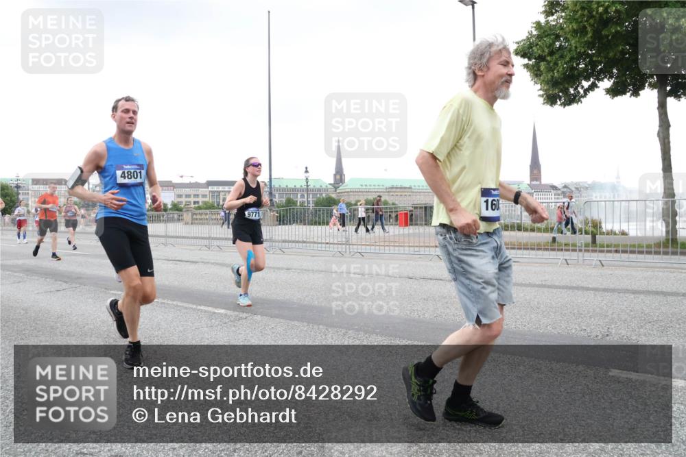 29.06.2025 - hella hamburg halbmarathon Lena Gebhardt http://msf.ph/oto/8428292 29.06.2025 10:53:53 Lombardsbrücke 4801, 9771, 160, 1017, 1263, 1340, 1687, 1709, 1744, 1753, 1779, 1789, 1984, 2079, 2372, 2429, 2600, 2761, 2854, 3055, 3079, 3187, 3188, 3226, 3249, 3465, 3467, 3557, 4323, 4595, 4685, 4801, 4838, 5430, 5562, 5804, 5815, 5856, 5857, 5898, 5964, 6039, 6041, 6044, 6192, 6273, 6306, 6468, 6583, 6913, 6988, 6996, 7039, 7068, 7537, 7611, 7614, 7876, 7890, 8189, 8867, 8924, 9077, 9138, 9203, 9456, 9503, 9531, 9572, 9685, 9771, 9785, 11390 meine-sportfotos.de