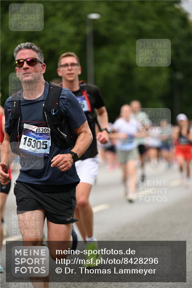 29.06.2025 - hella hamburg halbmarathon Dr. Thomas Lammeyer http://msf.ph/oto/8428296 29.06.2025 10:51:09 Kennedybrücke 1004, 1033, 1100, 1104, 1371, 1375, 1429, 1608, 1837, 1961, 1999, 2327, 2423, 2662, 2665, 2697, 2813, 3410, 3896, 4104, 4306, 4317, 4448, 4483, 5635, 5697, 5769, 5770, 5854, 5892, 6392, 6485, 6623, 7073, 7268, 7364, 7368, 7374, 7430, 7431, 8010, 8047, 8486, 8706, 8967, 9120, 9121, 9337, 9426, 9774, 9949, 10329, 10514, 10515, 11160, 11361, 11408 meine-sportfotos.de