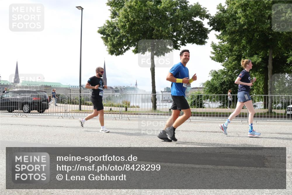 29.06.2025 - hella hamburg halbmarathon Lena Gebhardt http://msf.ph/oto/8428299 29.06.2025 10:43:45 Lombardsbrücke 1023, 1026, 1095, 1155, 1306, 1310, 1400, 1459, 1816, 1878, 2073, 2733, 3238, 3288, 3329, 3390, 3597, 4056, 4367, 4627, 4636, 4866, 5001, 5192, 5201, 5214, 5293, 5370, 5720, 5890, 5902, 5905, 6012, 6036, 6096, 6226, 6334, 6440, 6895, 6931, 6971, 6973, 7197, 7205, 7206, 7489, 7504, 7926, 8000, 8058, 8135, 8233, 8408, 8504, 8870, 9073, 9639, 9641, 9704, 9831, 9879, 10083, 10097, 10200, 10202 meine-sportfotos.de