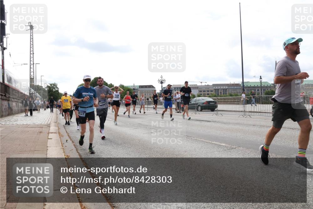 29.06.2025 - hella hamburg halbmarathon Lena Gebhardt http://msf.ph/oto/8428303 29.06.2025 10:19:35 Lombardsbrücke 70, 31, 8537, 14808, 13567, 1145, 1332, 1534, 1708, 1718, 1755, 2017, 2311, 2357, 2405, 2441, 2589, 2795, 2812, 2895, 2918, 2993, 2995, 3446, 3678, 4108, 4110, 4170, 4562, 4570, 4722, 4979, 5034, 5035, 5080, 5098, 5123, 5178, 5251, 5429, 5449, 5849, 5878, 6444, 6477, 6482, 6542, 6796, 6797, 6872, 6874, 6939, 7143, 7248, 7249, 7836, 7917, 8146, 8427, 8537, 8575, 8761, 8778, 9252, 9652, 9856, 10039, 10124, 10129, 10349, 10540, 10594 meine-sportfotos.de