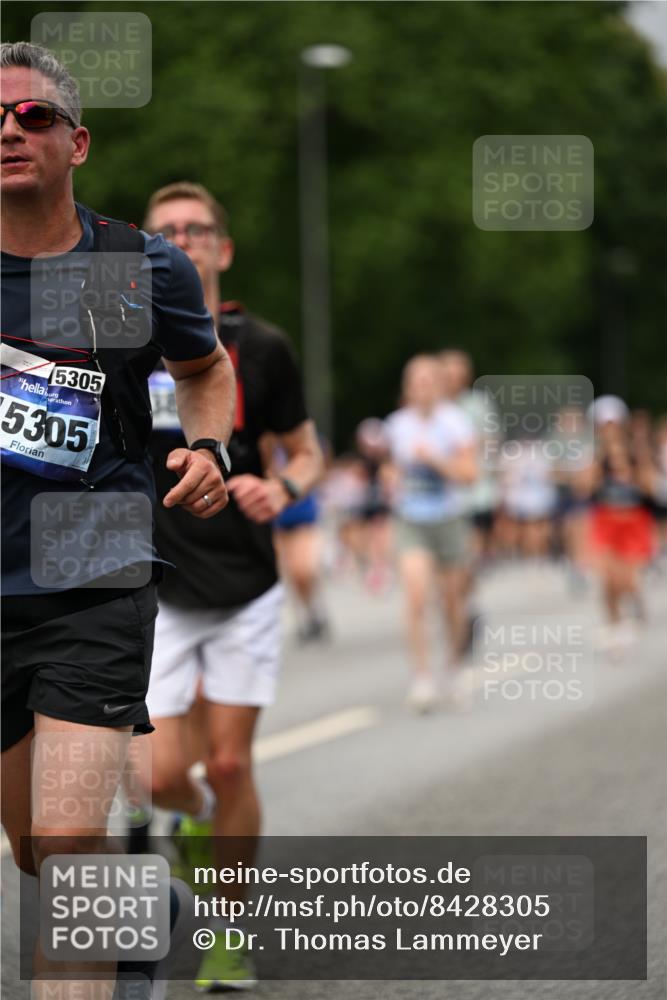 29.06.2025 - hella hamburg halbmarathon Dr. Thomas Lammeyer http://msf.ph/oto/8428305 29.06.2025 10:51:09 Kennedybrücke 1004, 1033, 1100, 1104, 1371, 1375, 1429, 1608, 1837, 1961, 1999, 2327, 2423, 2662, 2665, 2697, 2813, 3410, 3896, 4104, 4306, 4317, 4448, 4483, 5635, 5697, 5769, 5770, 5854, 5892, 6392, 6485, 6623, 7073, 7268, 7364, 7368, 7374, 7430, 7431, 8010, 8047, 8486, 8706, 8967, 9120, 9121, 9337, 9426, 9774, 9949, 10329, 10514, 10515, 11160, 11361, 11408 meine-sportfotos.de