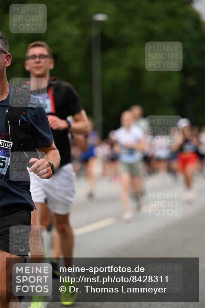 29.06.2025 - hella hamburg halbmarathon Dr. Thomas Lammeyer http://msf.ph/oto/8428311 29.06.2025 10:51:09 Kennedybrücke 1004, 1033, 1100, 1104, 1371, 1375, 1429, 1608, 1837, 1961, 1999, 2327, 2423, 2662, 2665, 2697, 2813, 3410, 3896, 4104, 4306, 4317, 4448, 4483, 5635, 5697, 5769, 5770, 5854, 5892, 6392, 6485, 6623, 7073, 7268, 7364, 7368, 7374, 7430, 7431, 8010, 8047, 8486, 8706, 8967, 9120, 9121, 9337, 9426, 9774, 9949, 10329, 10514, 10515, 11160, 11361, 11408 meine-sportfotos.de