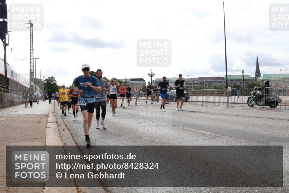 29.06.2025 - hella hamburg halbmarathon Lena Gebhardt http://msf.ph/oto/8428324 29.06.2025 10:19:36 Lombardsbrücke 1003, 70, 3, 6939, 8537, 14808, 13567, 1145, 1332, 1534, 1708, 1755, 2017, 2311, 2357, 2405, 2441, 2589, 2795, 2812, 2895, 2918, 2993, 2995, 3446, 3678, 4108, 4110, 4170, 4562, 4570, 4722, 4979, 5034, 5035, 5080, 5098, 5123, 5178, 5251, 5429, 5449, 5849, 5878, 6444, 6477, 6482, 6542, 6796, 6797, 6872, 6874, 6939, 7143, 7248, 7249, 7836, 7917, 8146, 8427, 8537, 8575, 8761, 8778, 9252, 9652, 9856, 10039, 10124, 10129, 10349, 10540, 10594, 11036 meine-sportfotos.de