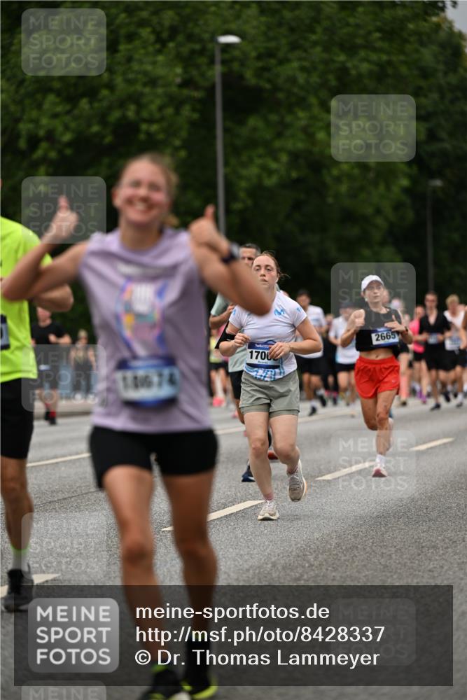 29.06.2025 - hella hamburg halbmarathon Dr. Thomas Lammeyer http://msf.ph/oto/8428337 29.06.2025 10:51:10 Kennedybrücke 1004, 1100, 1104, 1371, 1375, 1429, 1608, 1837, 1961, 1999, 2327, 2423, 2662, 2665, 2697, 2813, 3410, 3896, 4104, 4306, 4448, 4483, 5635, 5697, 5769, 5770, 5854, 5892, 6392, 6485, 6623, 6740, 7073, 7268, 7364, 7368, 7374, 7430, 7431, 8010, 8047, 8486, 8706, 8967, 9120, 9121, 9337, 9426, 9774, 9949, 10514, 10515, 11160, 11361, 11408 meine-sportfotos.de