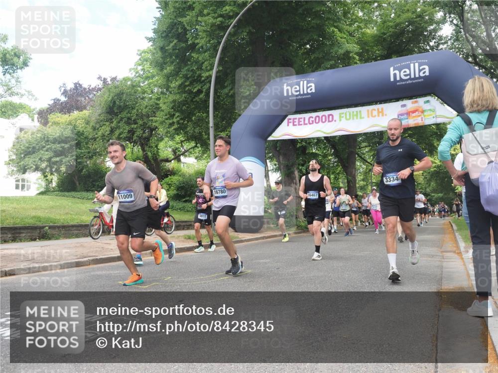 29.06.2025 - hella hamburg halbmarathon KatJ http://msf.ph/oto/8428345 29.06.2025 10:40:39 Zwischen KM18-KM19 3334, 3999, 6723, 7918 meine-sportfotos.de