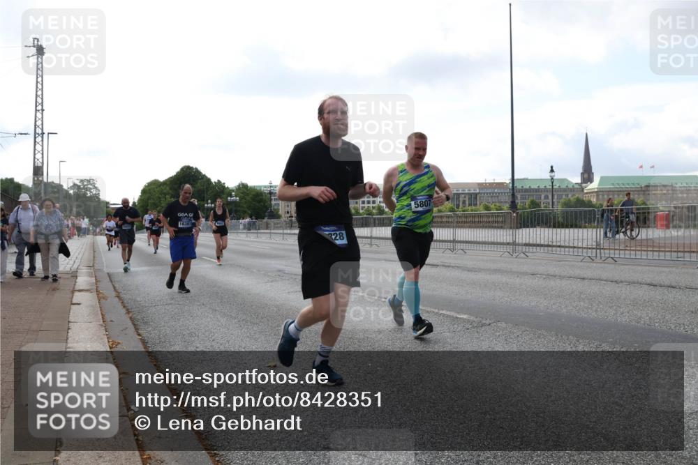 29.06.2025 - hella hamburg halbmarathon Lena Gebhardt http://msf.ph/oto/8428351 29.06.2025 10:06:51 Lombardsbrücke 16933, 18381, 328, 5807, 1993, 4666, 5807, 5845, 5951, 6572, 6664, 7503, 8290, 8744, 8960, 9560, 10214, 10283, 10297, 10736, 10886, 12371, 12418, 12550, 13475, 14607, 15377, 15858, 16554, 16692, 16933, 17059, 17174, 17895, 18042, 18316, 18343, 18381, 18575, 18577, 18652, 18828, 18910, 18913 meine-sportfotos.de