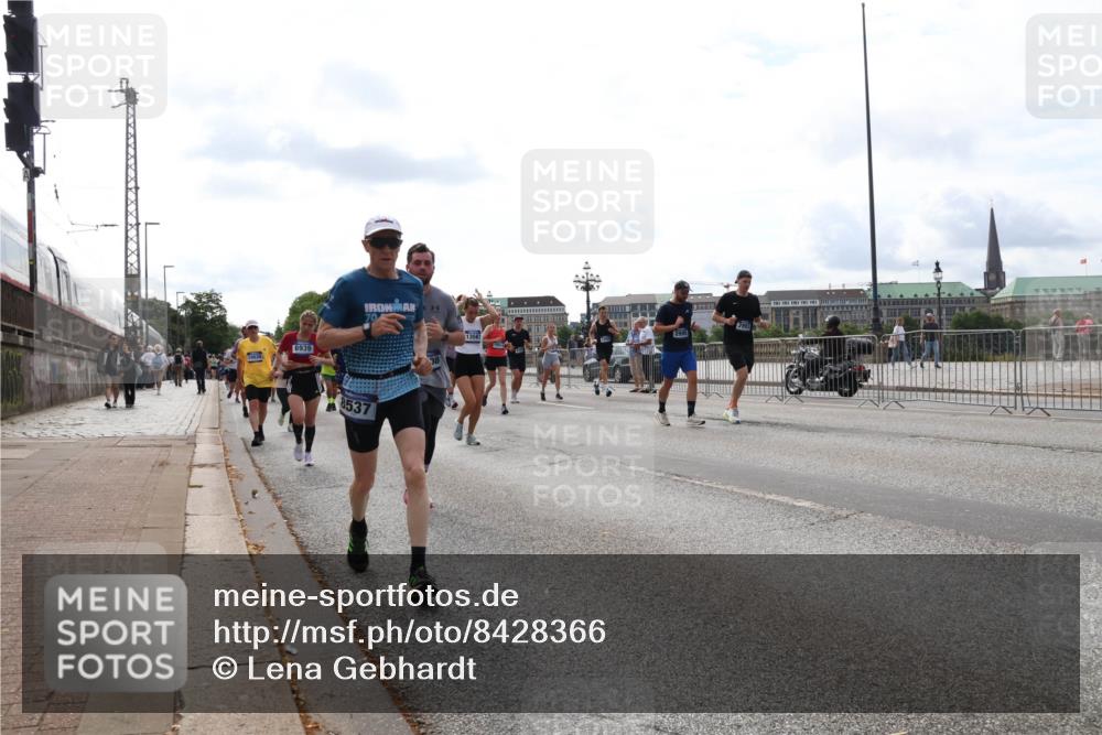 29.06.2025 - hella hamburg halbmarathon Lena Gebhardt http://msf.ph/oto/8428366 29.06.2025 10:19:36 Lombardsbrücke 6939, 8537, 13567, 1145, 1332, 1534, 1708, 1755, 2017, 2311, 2357, 2405, 2441, 2589, 2795, 2812, 2895, 2918, 2993, 2995, 3446, 3678, 4108, 4110, 4170, 4562, 4570, 4722, 4979, 5034, 5035, 5080, 5098, 5123, 5178, 5251, 5429, 5449, 5849, 5878, 6444, 6477, 6482, 6542, 6796, 6797, 6872, 6874, 6939, 7143, 7248, 7249, 7836, 7917, 8146, 8427, 8537, 8575, 8761, 8778, 9252, 9652, 9856, 10039, 10124, 10129, 10349, 10540, 10594, 11036 meine-sportfotos.de