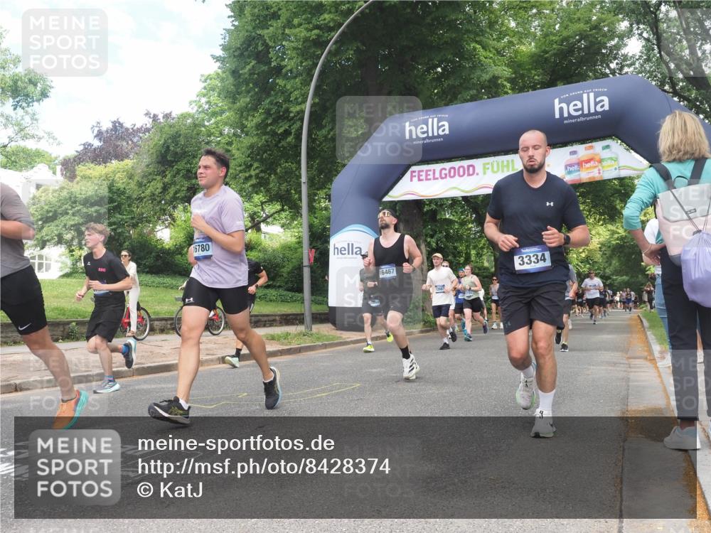 29.06.2025 - hella hamburg halbmarathon KatJ http://msf.ph/oto/8428374 29.06.2025 10:40:39 Zwischen KM18-KM19 3334, 3999, 6723, 7918 meine-sportfotos.de