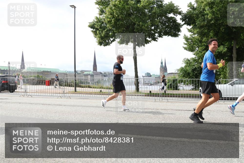 29.06.2025 - hella hamburg halbmarathon Lena Gebhardt http://msf.ph/oto/8428381 29.06.2025 10:43:45 Lombardsbrücke 17, 1023, 1026, 1095, 1155, 1306, 1310, 1400, 1459, 1816, 1878, 2073, 2733, 3238, 3288, 3329, 3390, 3597, 4056, 4367, 4627, 4636, 4866, 5001, 5192, 5201, 5214, 5293, 5370, 5720, 5890, 5902, 5905, 6012, 6036, 6096, 6226, 6334, 6440, 6895, 6931, 6971, 6973, 7197, 7205, 7206, 7489, 7504, 7926, 8000, 8058, 8135, 8233, 8408, 8504, 8870, 9073, 9639, 9641, 9704, 9831, 9879, 10083, 10097, 10200, 10202 meine-sportfotos.de