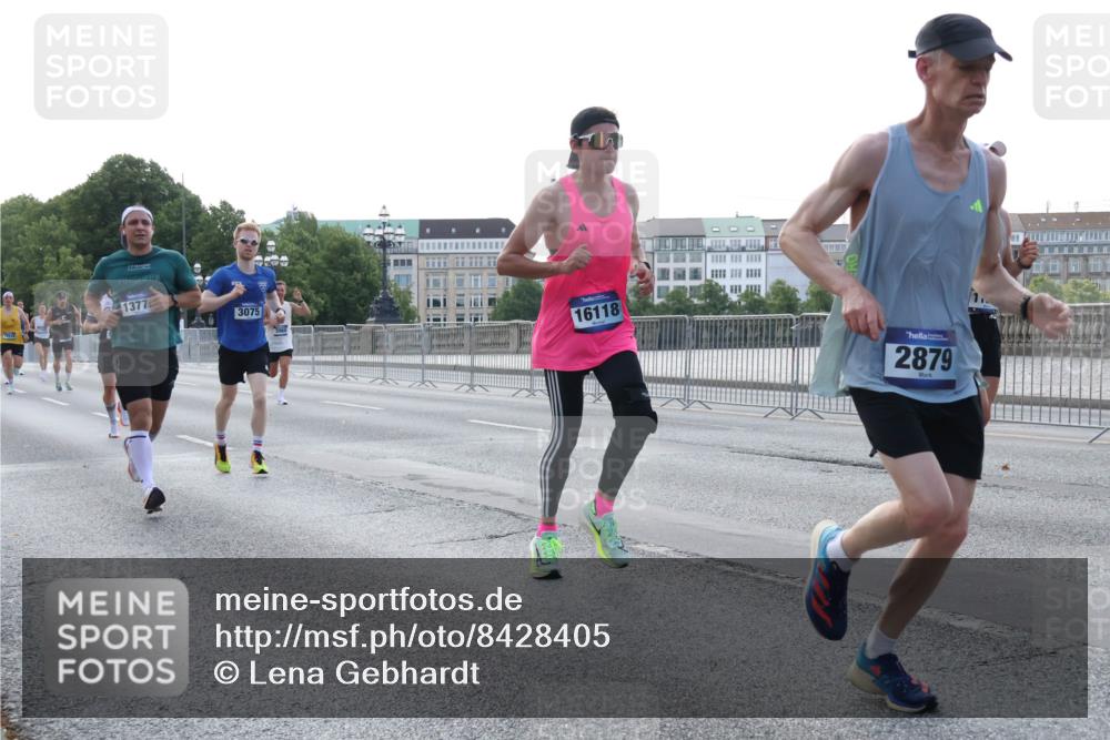 29.06.2025 - hella hamburg halbmarathon Lena Gebhardt http://msf.ph/oto/8428405 29.06.2025 09:44:23 Lombardsbrücke 1377, 3075, 16118, 2879, 1065, 1122, 1953, 2483, 2879, 3075, 3379, 3968, 5308, 5344, 7231, 7349, 7793, 8376, 8975, 9047, 9079, 10106, 10173, 10222, 10655, 10790, 11877, 12337, 12369, 13383, 13606, 13779, 14828, 15576, 15655, 15880, 16118, 17258, 17354, 18699, 19114 meine-sportfotos.de