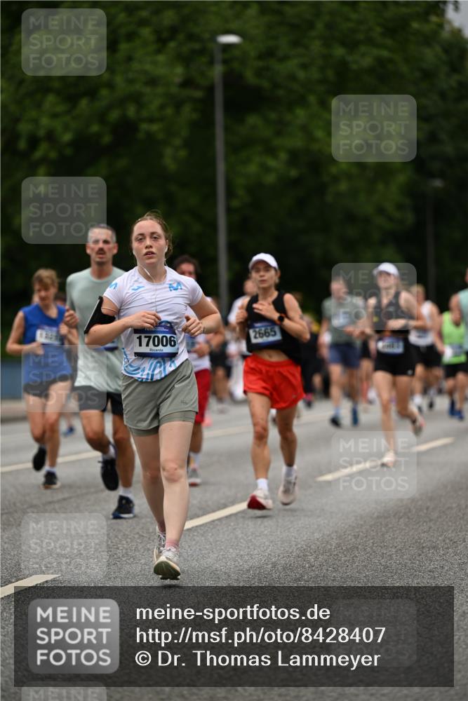 29.06.2025 - hella hamburg halbmarathon Dr. Thomas Lammeyer http://msf.ph/oto/8428407 29.06.2025 10:51:12 Kennedybrücke 1004, 1100, 1104, 1371, 1375, 1608, 1837, 1961, 1999, 2327, 2423, 2537, 2662, 2665, 2697, 3406, 3407, 3896, 4104, 4306, 4448, 4483, 5635, 5697, 5769, 5770, 5854, 5892, 6392, 6485, 6623, 6740, 7073, 7268, 7364, 7368, 7374, 7430, 7431, 8010, 8047, 8486, 8706, 8967, 9120, 9121, 9337, 9426, 9557, 9774, 9949, 10514, 10515, 10591, 11160, 11408 meine-sportfotos.de