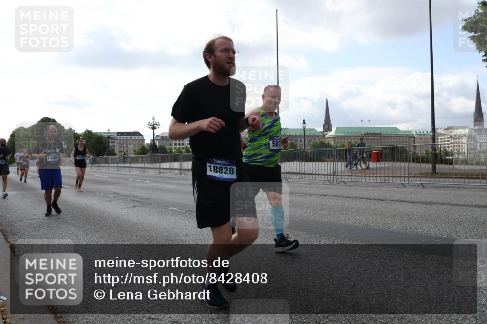 29.06.2025 - hella hamburg halbmarathon Lena Gebhardt http://msf.ph/oto/8428408 29.06.2025 10:06:51 Lombardsbrücke 18381, 18828, 580, 1993, 4666, 5807, 5845, 5951, 6572, 6664, 7503, 8290, 8744, 8960, 9560, 10214, 10283, 10297, 10736, 10886, 12371, 12418, 12550, 13475, 14607, 15377, 15858, 16554, 16692, 16933, 17059, 17174, 17895, 18042, 18316, 18343, 18381, 18575, 18577, 18652, 18828, 18910, 18913 meine-sportfotos.de
