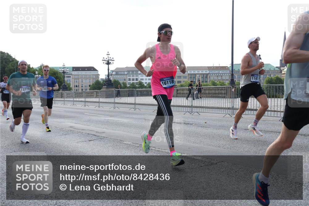 29.06.2025 - hella hamburg halbmarathon Lena Gebhardt http://msf.ph/oto/8428436 29.06.2025 09:44:23 Lombardsbrücke 19114, 13779, 307, 16118, 1187, 1065, 1122, 1953, 2483, 2879, 3075, 3379, 3968, 5308, 5344, 7231, 7349, 7793, 8376, 8975, 9047, 9079, 10106, 10173, 10222, 10655, 10790, 11877, 12337, 12369, 13383, 13606, 13779, 14828, 15576, 15655, 15880, 16118, 17258, 17354, 18699, 19114 meine-sportfotos.de