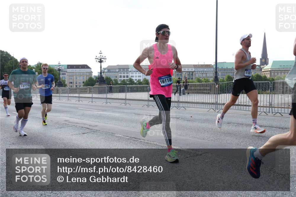 29.06.2025 - hella hamburg halbmarathon Lena Gebhardt http://msf.ph/oto/8428460 29.06.2025 09:44:23 Lombardsbrücke 19114, 13779, 3075, 16118, 41, 1187, 1065, 1122, 1953, 2483, 2879, 3075, 3379, 3968, 5308, 5344, 7231, 7349, 7793, 8376, 8975, 9047, 9079, 10106, 10173, 10222, 10655, 10790, 11877, 12337, 12369, 13383, 13606, 13779, 14828, 15576, 15655, 15880, 16118, 17258, 17354, 18699, 19114 meine-sportfotos.de