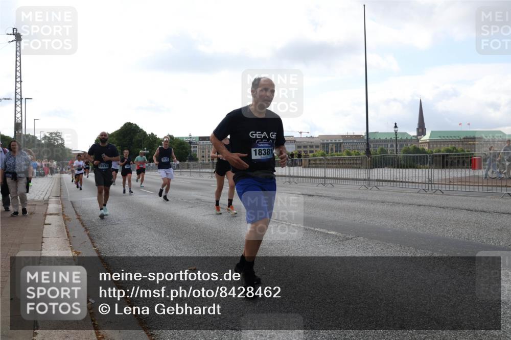 29.06.2025 - hella hamburg halbmarathon Lena Gebhardt http://msf.ph/oto/8428462 29.06.2025 10:06:53 Lombardsbrücke 16933, 6572, 18381, 1993, 4262, 5807, 5845, 5951, 6572, 6664, 7503, 8290, 8744, 8960, 9560, 10214, 10283, 10297, 10736, 10886, 12371, 12418, 12550, 13475, 14607, 15377, 15858, 16554, 16692, 16933, 17059, 17174, 17895, 18316, 18343, 18381, 18575, 18577, 18652, 18828, 18910, 18913 meine-sportfotos.de