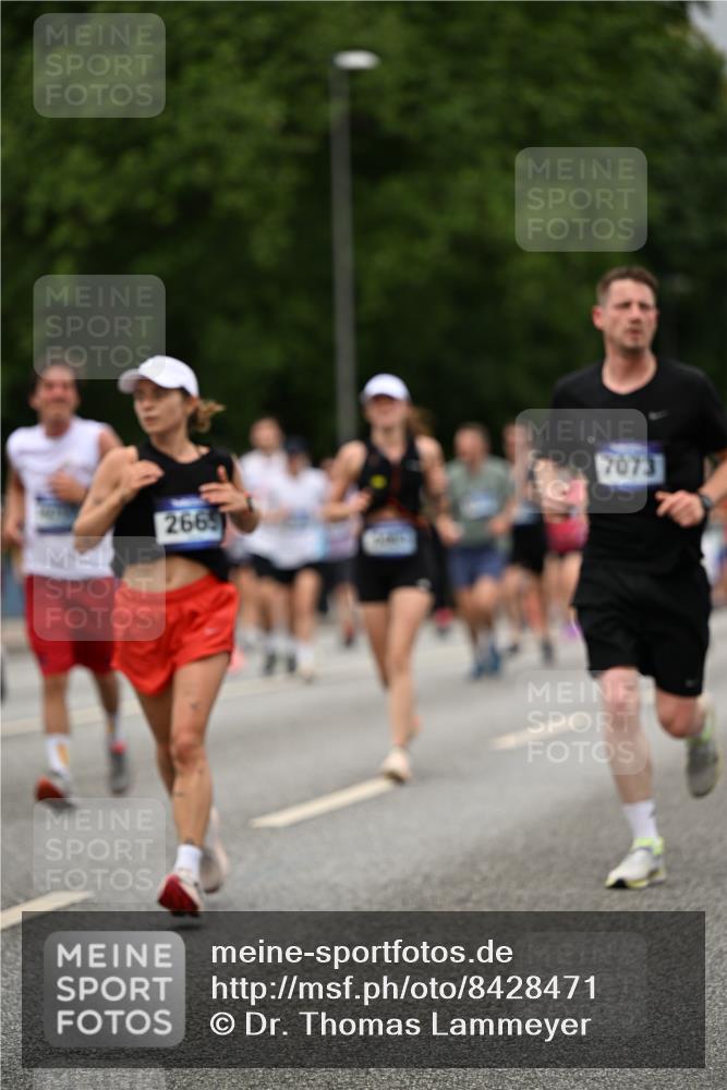 29.06.2025 - hella hamburg halbmarathon Dr. Thomas Lammeyer http://msf.ph/oto/8428471 29.06.2025 10:51:13 Kennedybrücke 1004, 1100, 1104, 1371, 1375, 1608, 1837, 1961, 1999, 2162, 2327, 2423, 2537, 2662, 2665, 2697, 3406, 3407, 3896, 4104, 4448, 4483, 5635, 5697, 5769, 5770, 5854, 5892, 6392, 6485, 6623, 6740, 7073, 7268, 7364, 7368, 7374, 7430, 7431, 8010, 8047, 8486, 8706, 8967, 9120, 9121, 9337, 9426, 9557, 9774, 9949, 10514, 10515, 10591, 11160, 11408 meine-sportfotos.de