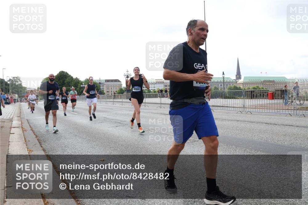 29.06.2025 - hella hamburg halbmarathon Lena Gebhardt http://msf.ph/oto/8428482 29.06.2025 10:06:54 Lombardsbrücke 6572, 16933, 1993, 8960, 1993, 4262, 5807, 5845, 5951, 6572, 6664, 6833, 7503, 8290, 8744, 8960, 10214, 10283, 10297, 10736, 10886, 12371, 12418, 12550, 13475, 14607, 15377, 15858, 16554, 16692, 16933, 17059, 17174, 17895, 18316, 18343, 18381, 18575, 18577, 18652, 18828, 18910, 18913 meine-sportfotos.de