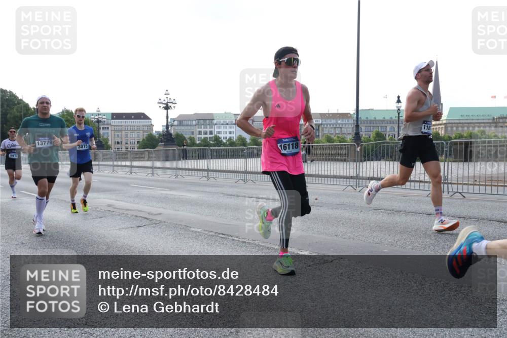 29.06.2025 - hella hamburg halbmarathon Lena Gebhardt http://msf.ph/oto/8428484 29.06.2025 09:44:23 Lombardsbrücke 19114, 137792, 3075, 16118, 731, 1187, 1065, 1122, 1953, 2483, 2879, 3075, 3379, 3968, 5308, 5344, 7231, 7349, 7793, 8376, 8975, 9047, 9079, 10106, 10173, 10222, 10655, 10790, 11877, 12337, 12369, 13383, 13606, 13779, 14828, 15576, 15655, 15880, 16118, 17258, 17354, 18699, 19114 meine-sportfotos.de