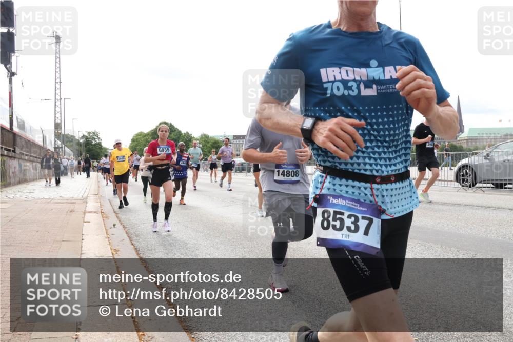 29.06.2025 - hella hamburg halbmarathon Lena Gebhardt http://msf.ph/oto/8428505 29.06.2025 10:19:37 Lombardsbrücke 10039, 6939, 70, 3, 14808, 8537, 1145, 1154, 1332, 1534, 1708, 2017, 2311, 2357, 2405, 2441, 2589, 2795, 2812, 2895, 2918, 2993, 2995, 3446, 3678, 4108, 4110, 4170, 4562, 4570, 4722, 4979, 5034, 5035, 5080, 5098, 5123, 5178, 5251, 5429, 5449, 5849, 5878, 6444, 6477, 6542, 6796, 6797, 6872, 6874, 6939, 7143, 7248, 7249, 7836, 7917, 8146, 8427, 8537, 8575, 8761, 8778, 9252, 9652, 9856, 10039, 10124, 10129, 10349, 10540, 10594, 11036 meine-sportfotos.de